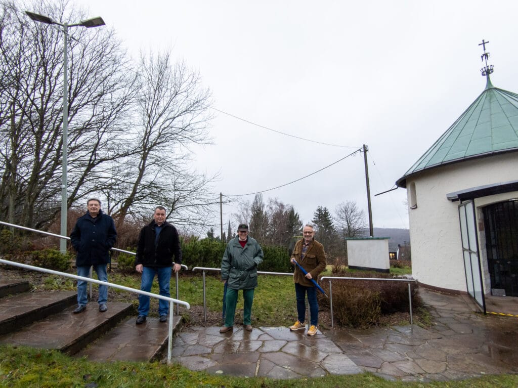 v.l.n.r. Jürgen Trenz (Die Linke), Jörn Walter (SPD), Bernd Franz (Männerverein), Christian Jung